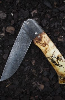 Couteau custom en "hêtre échauffé - Damas"